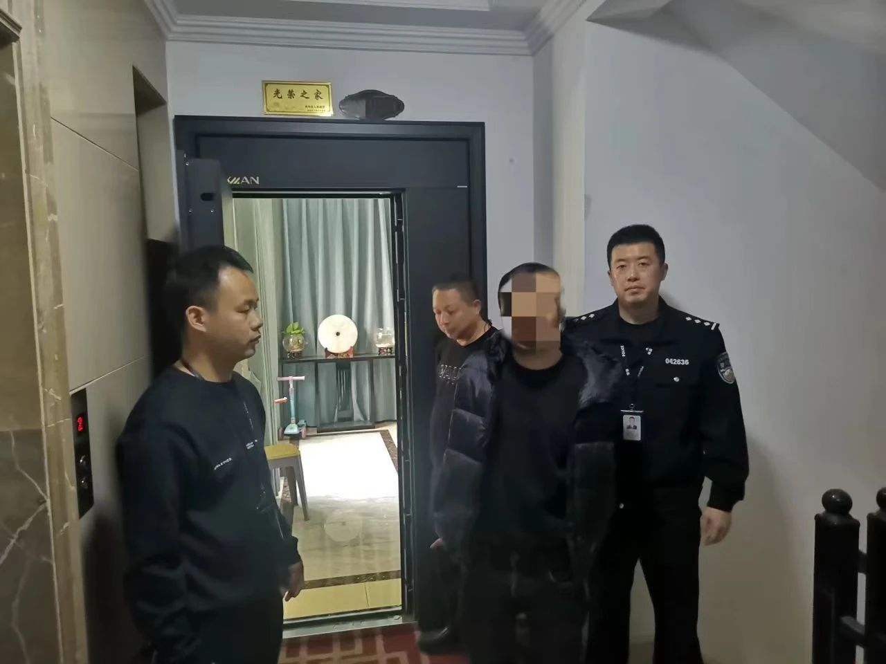 钱相乡全副伪装仍被识别！双龙公安成功抓获一名撬锁盗窃嫌疑人